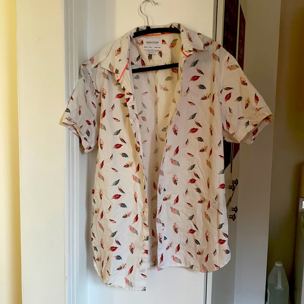 Men’s cream/ multicoloured feather patterned button down short sleeve